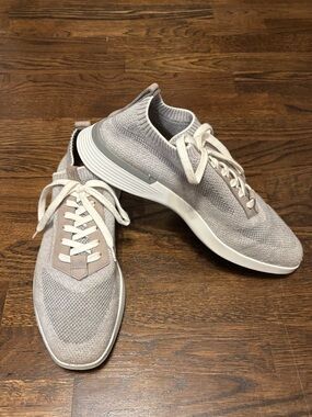 Wolf & Shepherd SupremeKnit Trainer Men’s Size 9 in Gray / White
